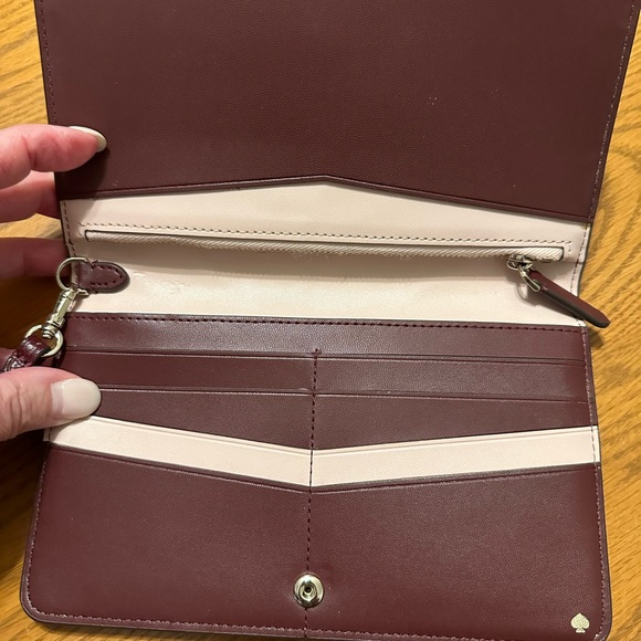 Kate Spade Chevron wristlet - Picture 4 of 13